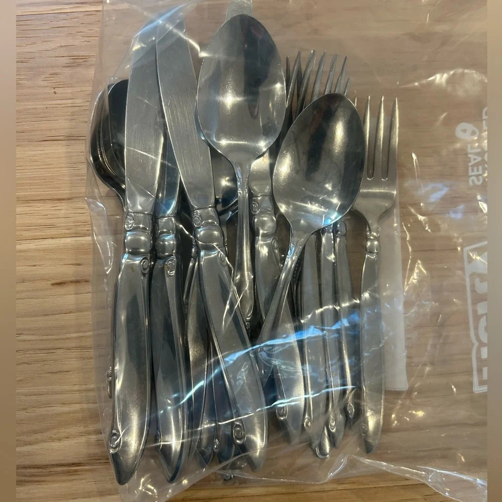 Oneida Stainless Steel Flatware Set - Dishwasher Safe